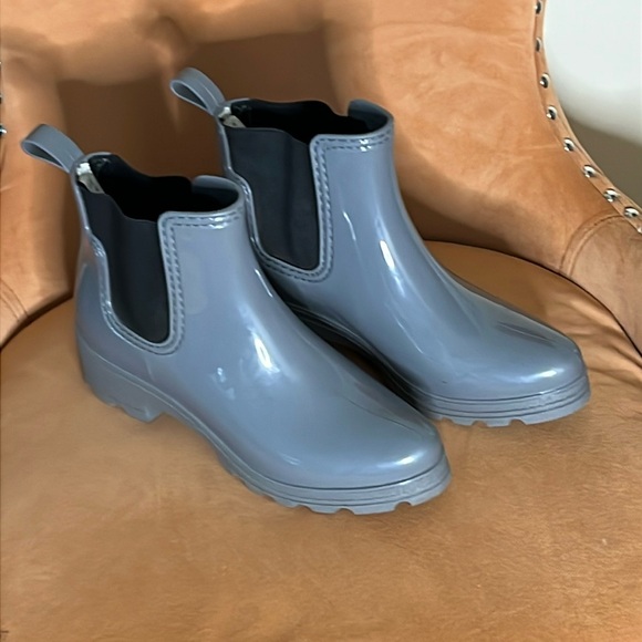 Capelli‎ New York Shiny Grey Rain Boot Size 8 Waterproof EUC - Picture 1 of 6
